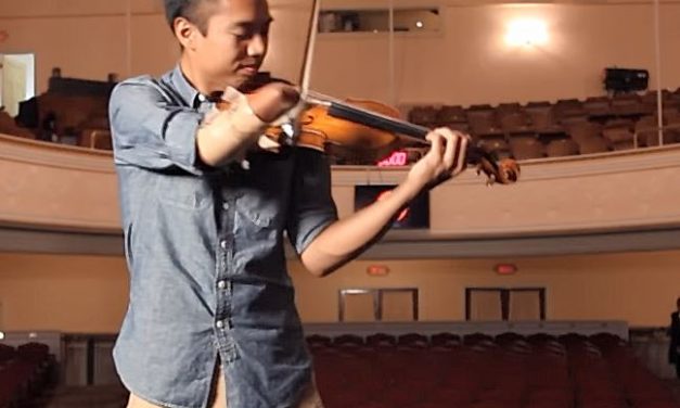 One-handed violinist helps the disabled make music